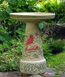 Cardinal Bird Bath With Locking Top